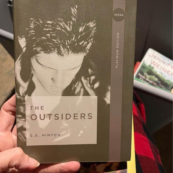 Books - Picture 2 of 16